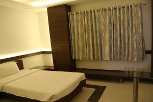 Well-furnished Room
