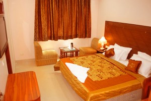 Well-furnished Room Well-furnished Room