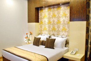 Well-furnished Room