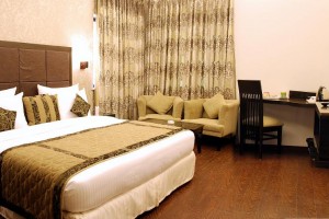 Well-furnished Room Well-furnished Room