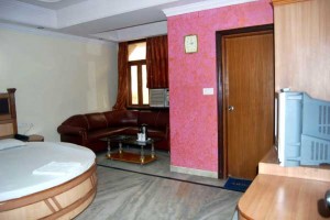 Well-furnished Room