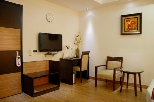 Well-furnished Room Well-furnished Room