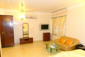 Well-furnished Room Well-furnished Room