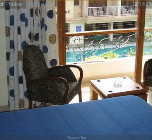 Rooms overlooking pool