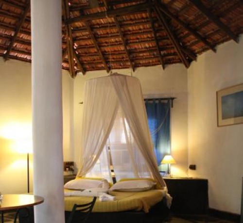 1 Bedroom Cottage Suite:Side View