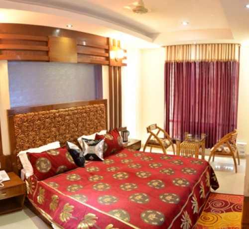 Well Furnished Rooms