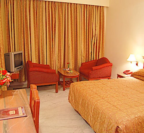 Well-furnished Rooms Well-furnished Rooms