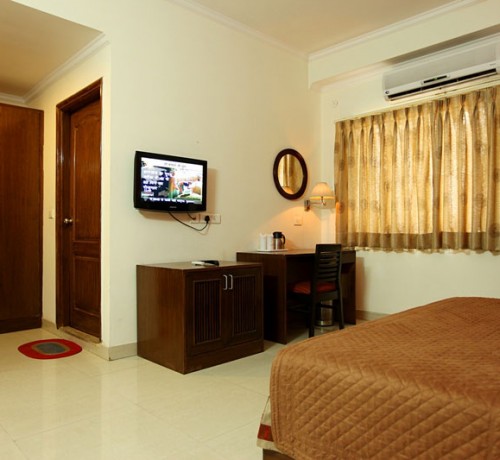 Well-furnished Room Well-furnished Room