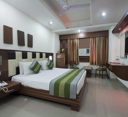 Well-furnished Room Well-furnished Room