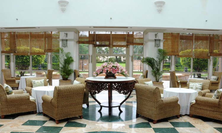 Sittin area in the lobby Sittin area in the lobby