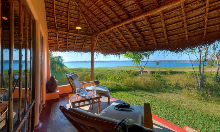 Pool hut sit out