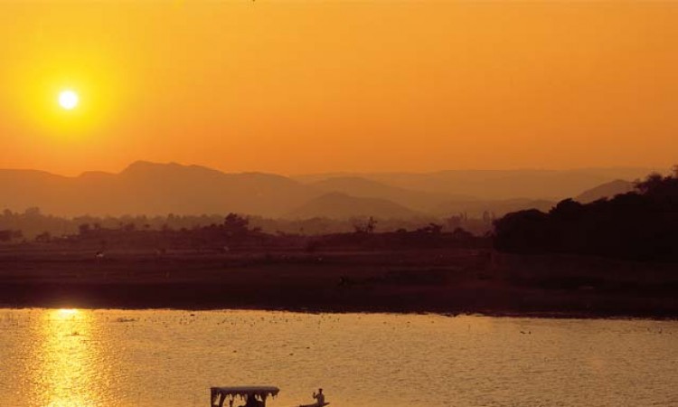 Sun set cruise on Lake Pichola Sun set cruise on Lake Pichola