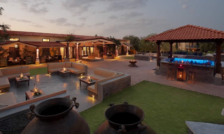 Lounge bar