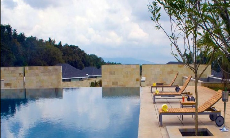 Pool View 2 Pool View 2