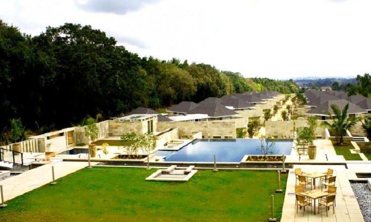 Pool View 4 Pool View 4