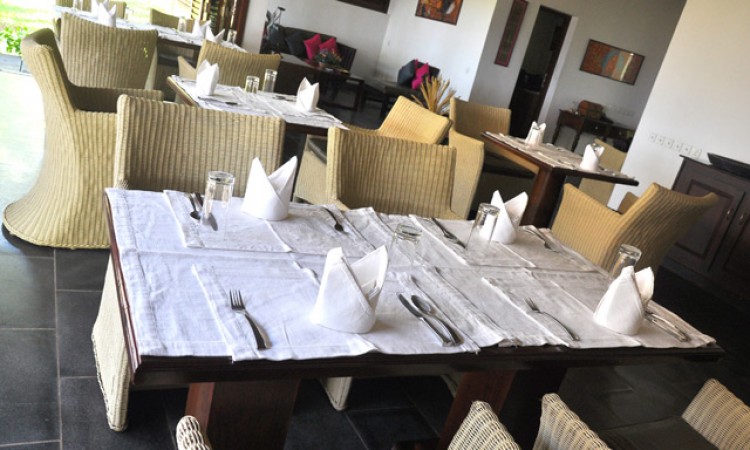 Restaurant-4 Restaurant-4
