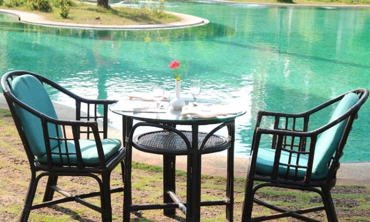 Dining by Poolside