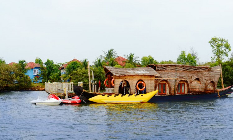 House boats House boats