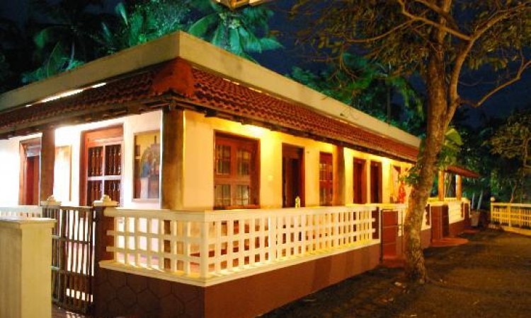 Beach-rooms-at-night
