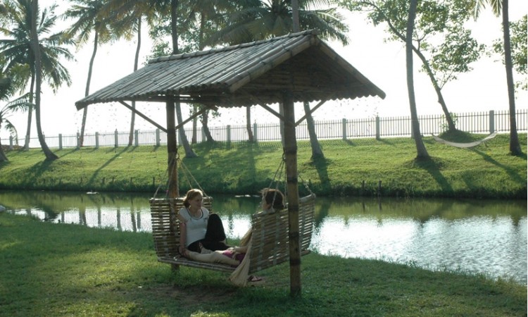 Tourists in Kumarakom Lagoon