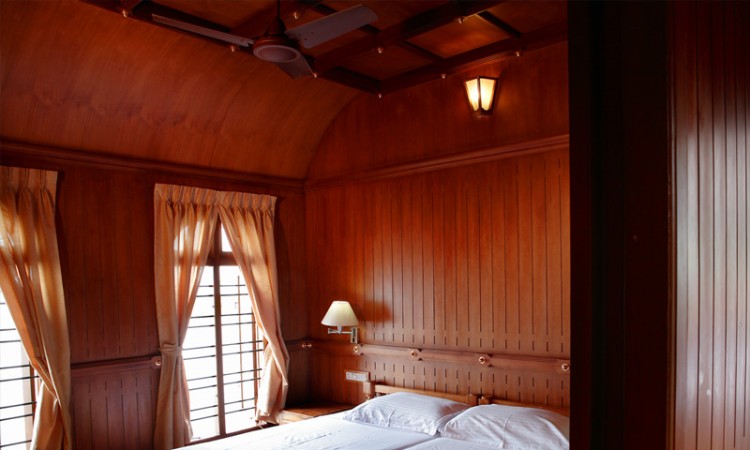 House Boat Room
