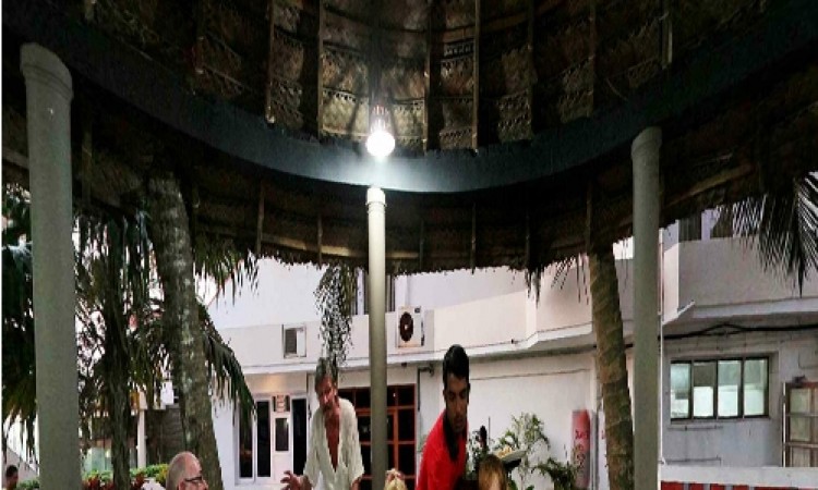 Foreign guests at dining venue Foreign guests at dining venue