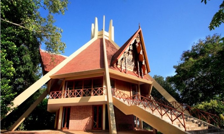 East West University