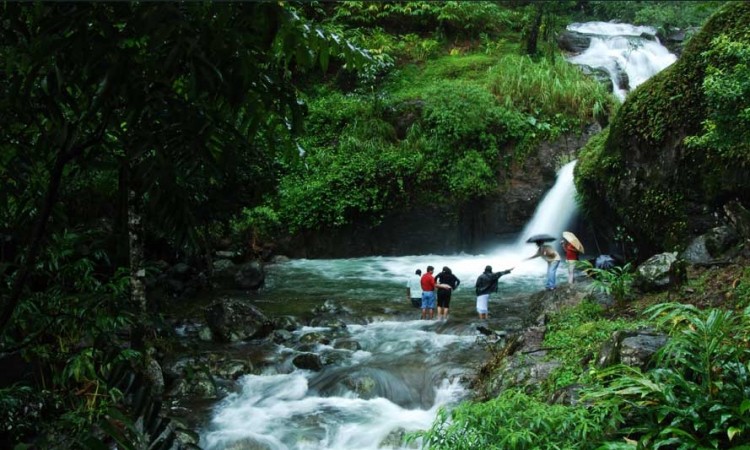 Trekking Waterfalls