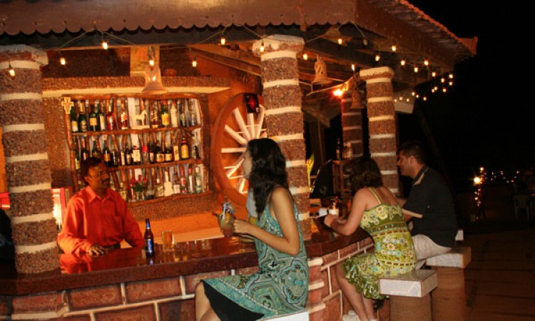 Alcove bar