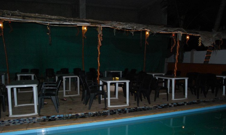 Poolside dining Poolside dining