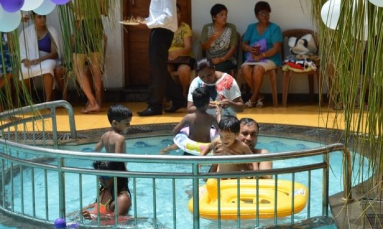 KIds pool KIds pool