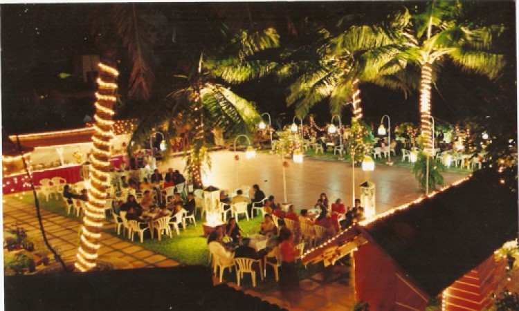Poolside dining area Poolside dining area