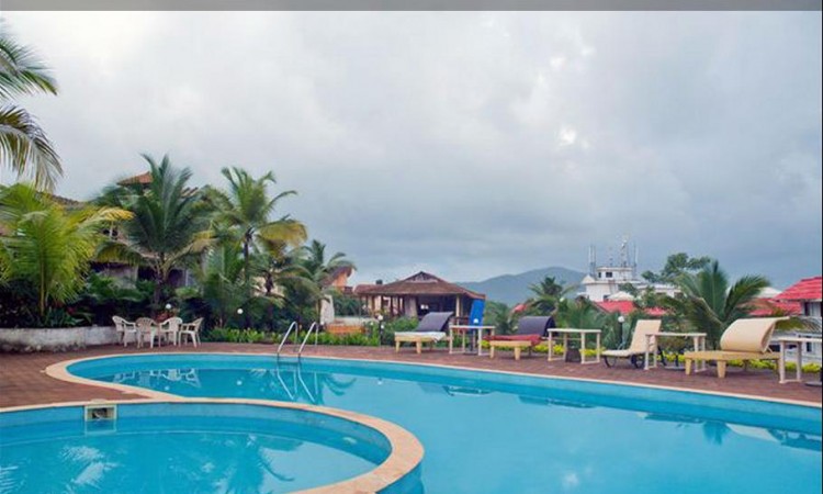 Pool by day Pool by day