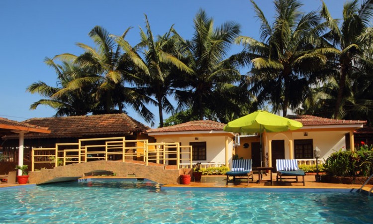 Swimming-pool-sideview