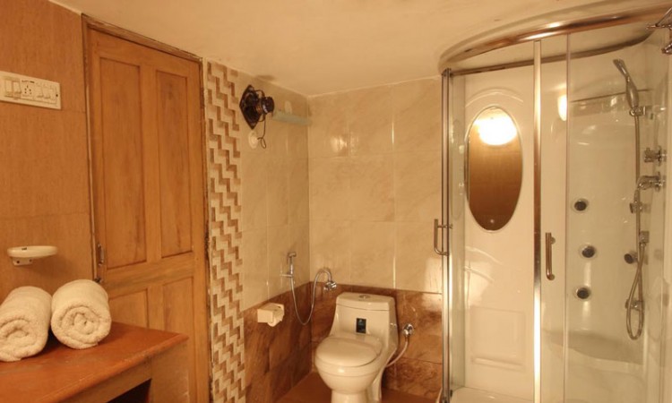 Suite-bathroom