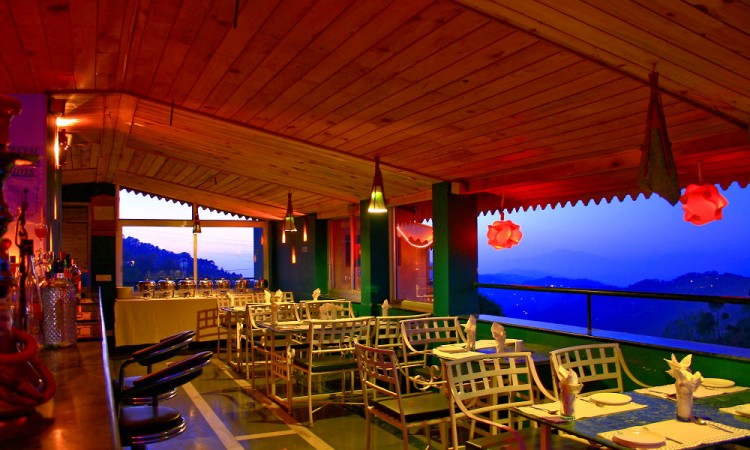 Bar by night Bar by night