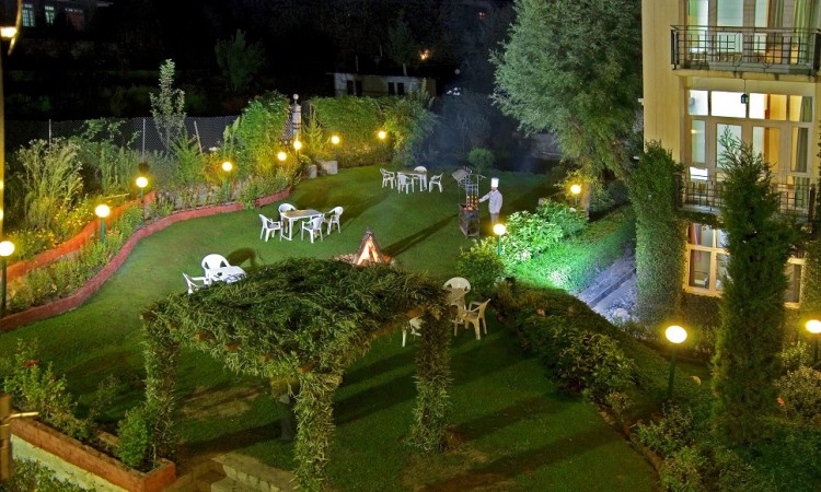 Garden Dining Garden Dining