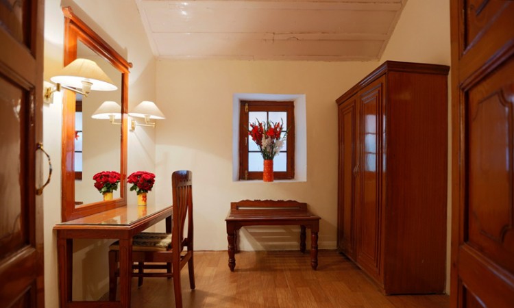 Deluxe Room Dressing Room