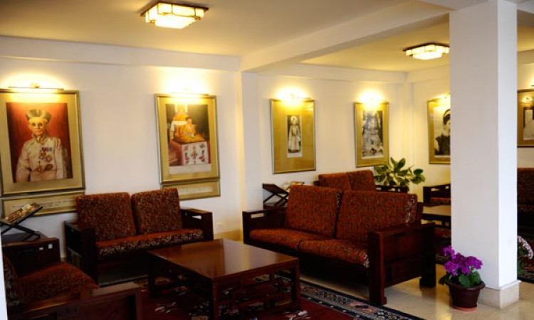 Well Furnished Lobby