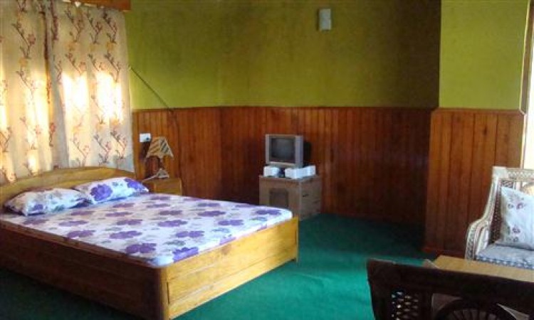 Orange Cottage Room