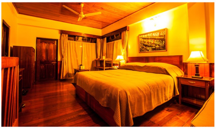 Junor Suite Room