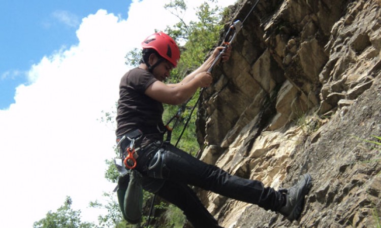 Rapelling Rapelling