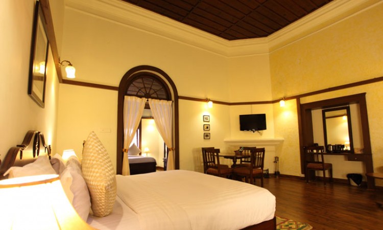 Colonial Suite Colonial Suite