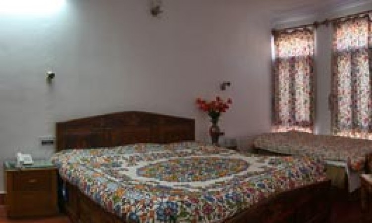 Well-Furnished Room Well-Furnished Room