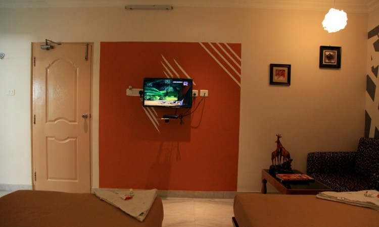Well-furnished Rooms