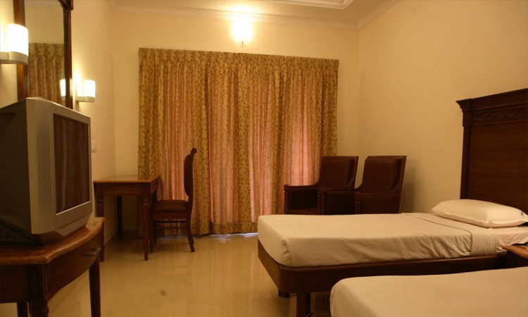 Deluxe Queen Size Bed