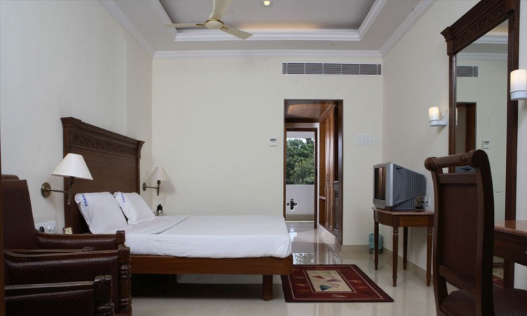 Deluxe King Size Bed