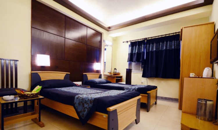 Standard Deluxe Twin Room