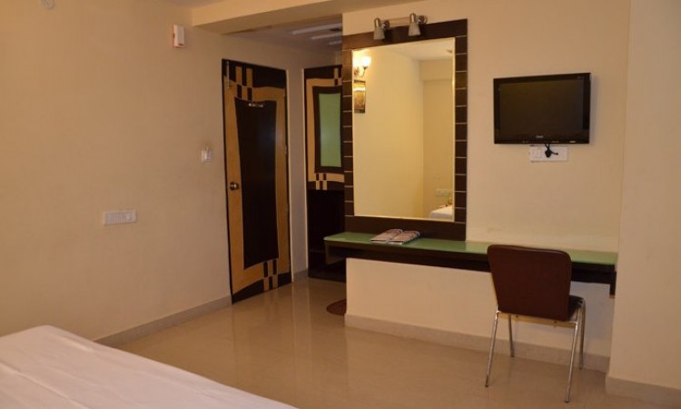 Well-Furnished Room