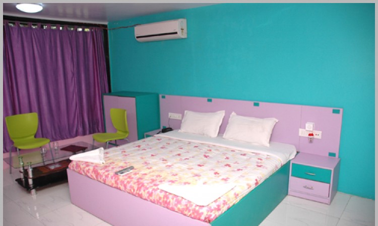 Well-furnished Room